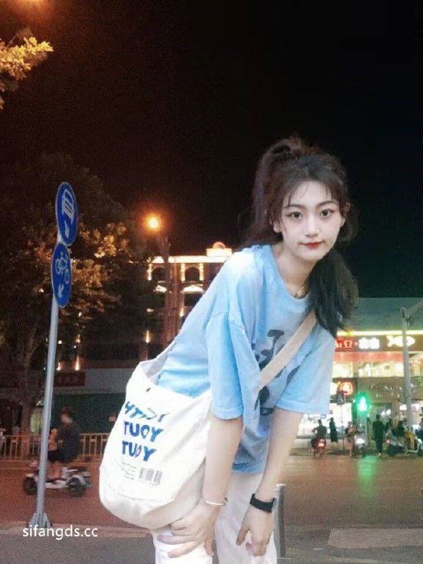 图片[7]-极品清纯女大学生与男友啪啪视频曝光，被后入使劲怼臀部，穿黑丝足交，张腿被从下面抽-赤赤哗热瓜黑料中心