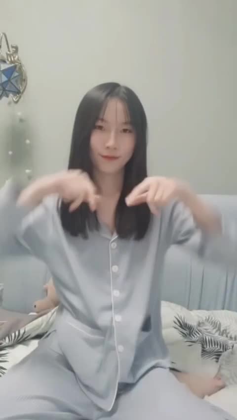 图片[12]-职校清纯女大学生自慰流出，跳蛋插入粉嫩小穴，对着镜头裸舞。没想到私下这么大胆，也-赤赤哗热瓜黑料中心