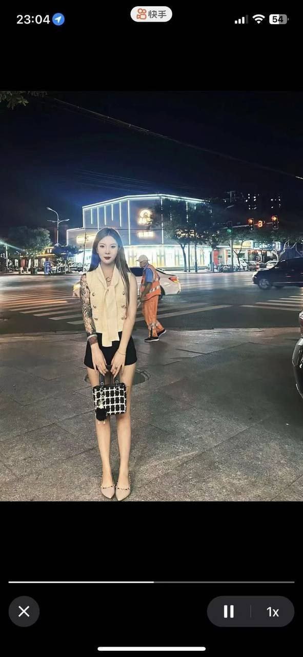 图片[10]-抖音红人柬埔寨公主深夜磕药磕药失控 全裸浪荡街头追车 深夜马路疯狂裸奔吓傻过路车-赤赤哗热瓜黑料中心