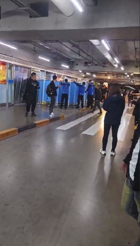 图片[10]-全网疯求！小伙对骂没骂过对方 怒血攻心 一气之下直接倒地身亡 现在拉起围栏-赤赤哗热瓜黑料中心
