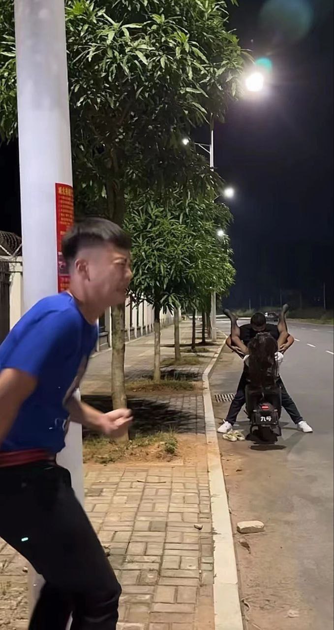 图片[8]-大家都在找的 网图出处帮大家找到了 一个精神小伙摆拍的-赤赤哗热瓜黑料中心
