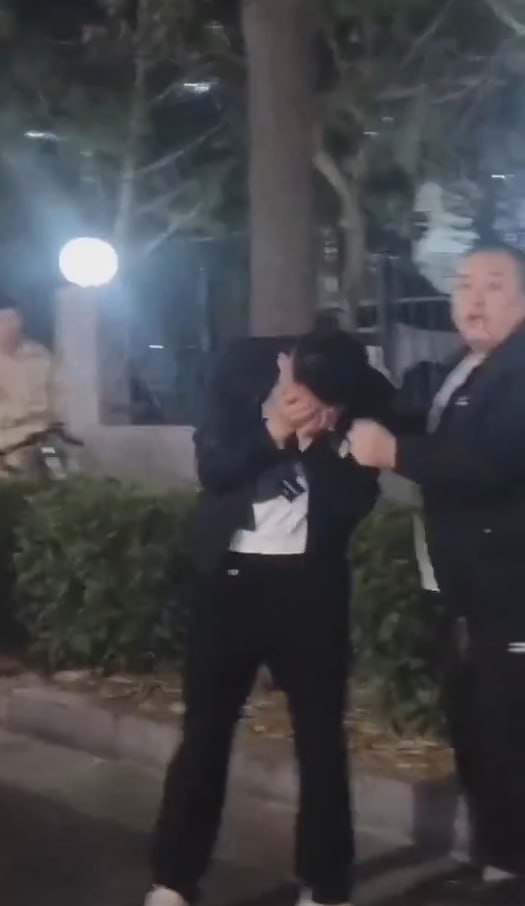 图片[8]-河南小伙偷内衣被当场捉包 疯狂挡脸 拍视频的大哥快笑过去了-赤赤哗热瓜黑料中心
