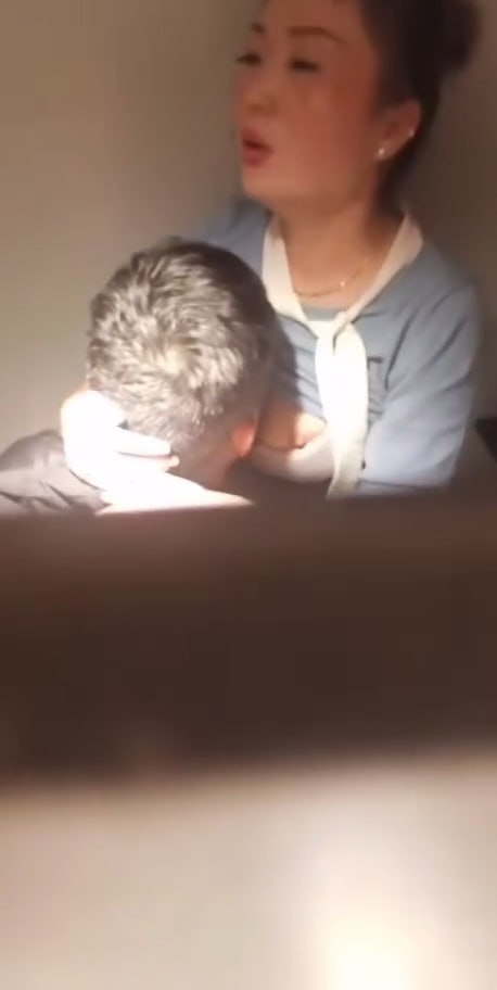 图片[7]-河南郑州 万达广场柜姐跟姘头在 在男厕所就搞起来了 对着奶子就是一顿猛啃 女的也-赤赤哗热瓜黑料中心