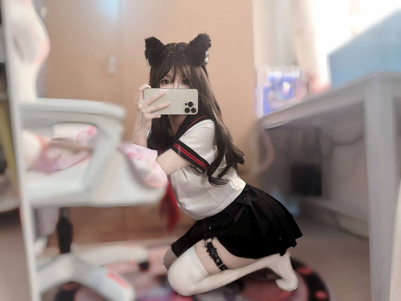 JK萝莉小学妹大胆露出私拍视频流出，臀部上夹着白球在镜头面前摇摆。链子、白袜、J-赤赤哗热瓜黑料中心