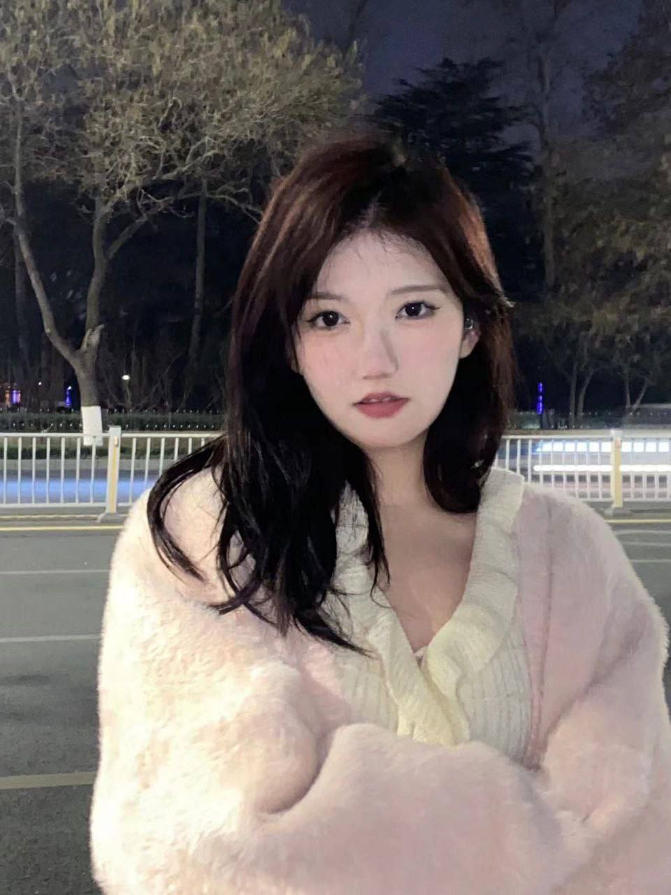 图片[7]-超高颜值清纯女大学生被金主后入狠狠爆操，配合温柔深喉口交，甚至还被骑乘配合口交，-赤赤哗热瓜黑料中心