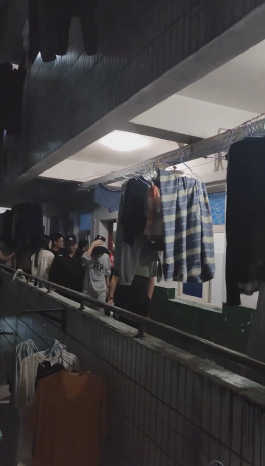 图片[9]-长沙师范大学的瓜 男子潜入男寝偷拍男大学生洗澡 偷拍玩发给自己女朋友看 称为了完-赤赤哗热瓜黑料中心