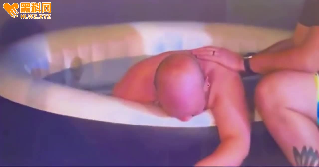 图片[9]-全球热瓜！ 新西兰的Frankie 跨性别男性（生理性为女）与自己的男同性恋丈夫-赤赤哗热瓜黑料中心