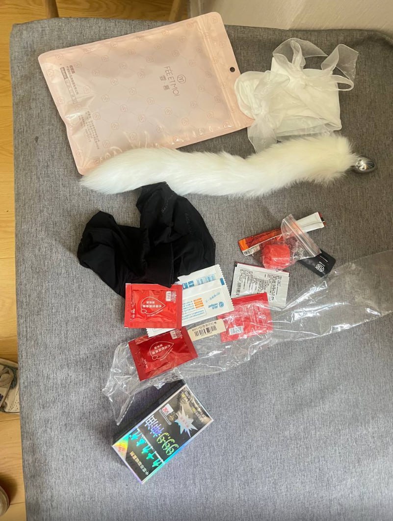 图片[8]-顶级绿帽狠人 把自己的绝色老婆送给好兄弟一起玩 你插嘴巴我插骚逼 玩的非常刺激-赤赤哗热瓜黑料中心