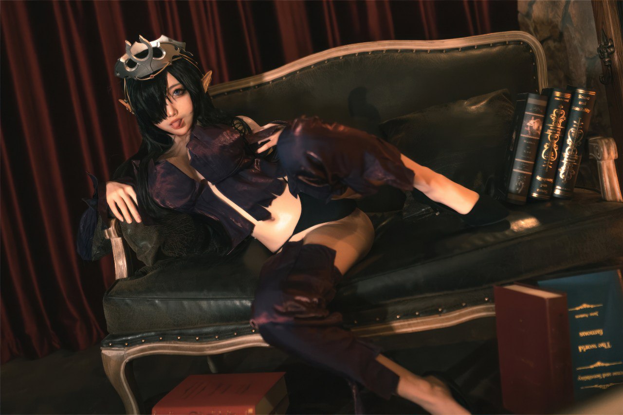 作品:杏仁曲奇 - 黑兽 精灵女王 作者:#杏仁曲奇 标签:#cosplay #-赤赤哗热瓜黑料中心