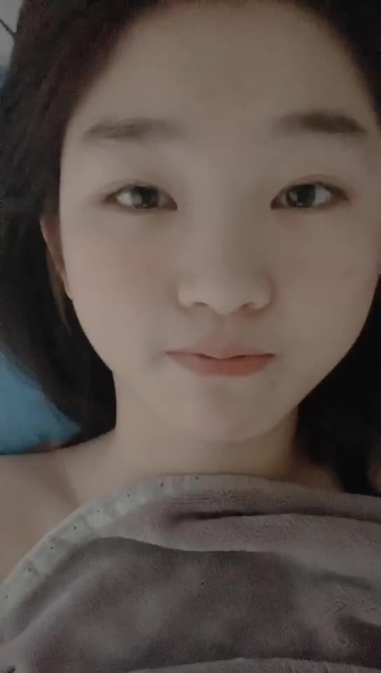 图片[10]-微胖清纯大学生在寝室自慰不过瘾，出来和男友给深喉口交做爱！雪白的皮肤，小穴粉嫩。-赤赤哗热瓜黑料中心