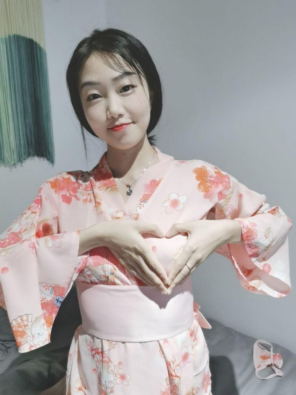 #口交 #反差 #模特 模特反差婊啪啪视频曝光，喜欢对着镜子做爱、深喉口交、从下-赤赤哗热瓜黑料中心