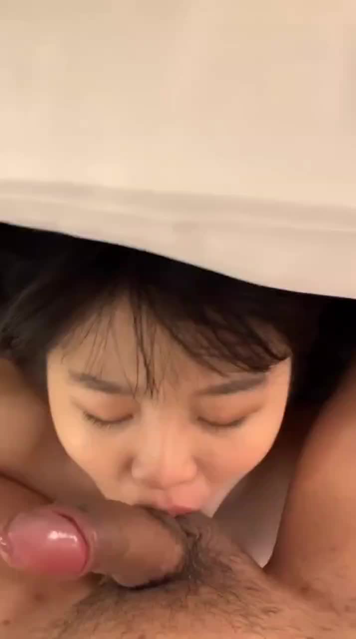 图片[13]-#调教 #口交 #无套 纯爱型美女被男友调教视频曝光，骑乘做爱喘着粗气，从下往上-赤赤哗热瓜黑料中心