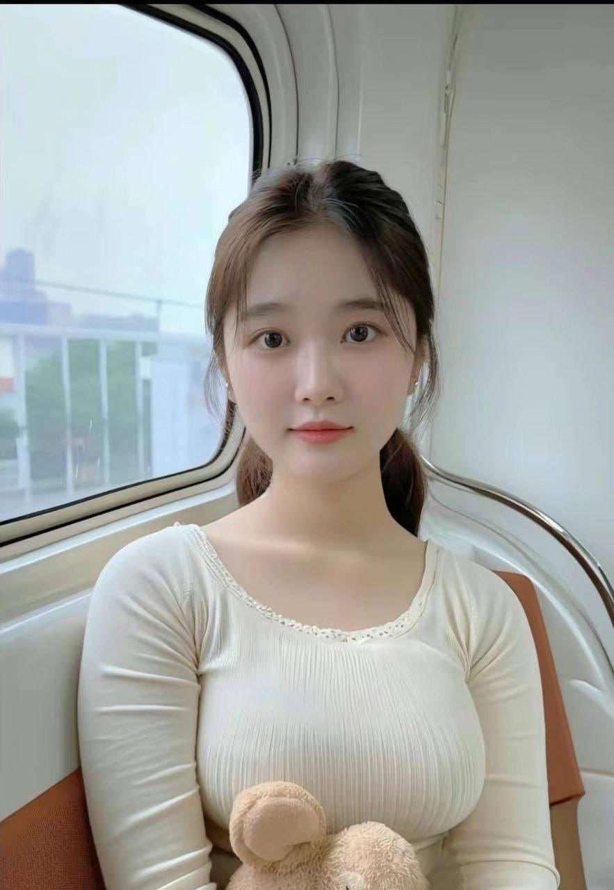 #母狗 #文静 #粉嫩 文静乖巧女大学生沦为床上小母狗。口含舌舔JB，酥胸被狠狠-赤赤哗热瓜黑料中心