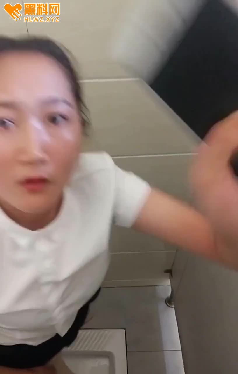 图片[10]-终究是外卖小哥承受了所有 男子女厕偷拍被发现 跑出去站在门口等这个女的 反手就是-赤赤哗热瓜黑料中心