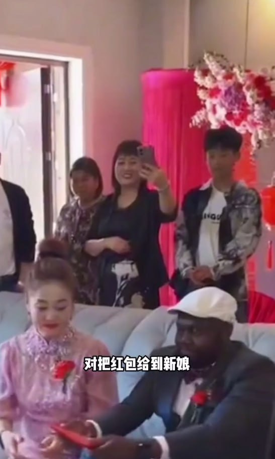 图片[7]-炸裂 看过黑人新郎 第一次见黑人公爹 突然有画面感了“我有一个黑人公公-赤赤哗热瓜黑料中心