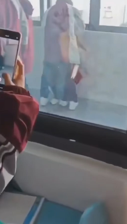图片[7]-全网热瓜 淮阴中专情侣当众口交 不把同学们当人啊 就在走廊上人来人往的 胆子太大-赤赤哗热瓜黑料中心