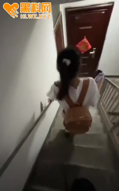 图片[10]-跟踪邻居家的女儿 高马尾先天JK圣体 把她调教成爱吃鸡巴的骚母狗 特别乖巧听话-赤赤哗热瓜黑料中心