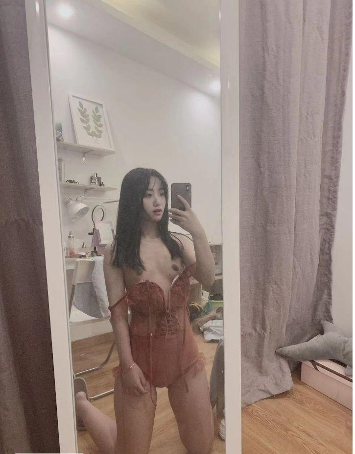 图片[8]-#大尺度 #自摸 #反差 大长腿美女大尺度视频流出。对着镜头拍摄自摸小穴，咬唇喘-赤赤哗热瓜黑料中心