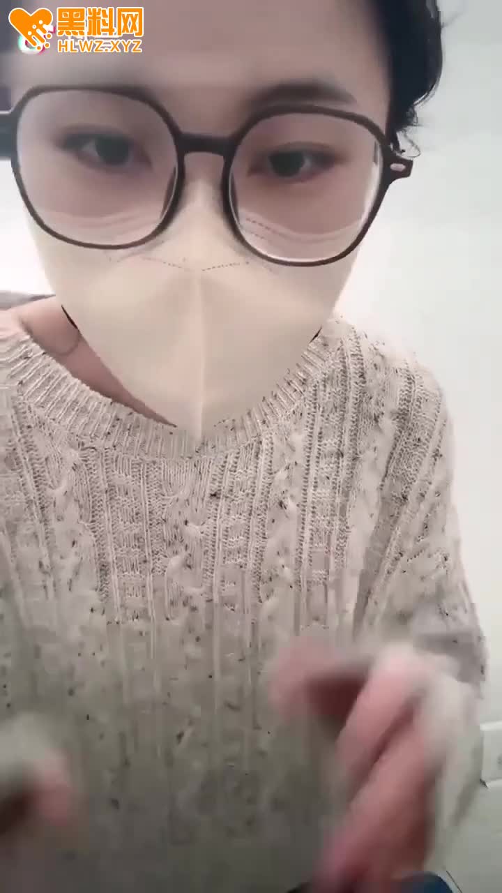 图片[11]-抖音骚母狗 竟然公然在抖音骑鸡巴动感单车 骑完还展示流在鸡巴和车座子上的白浆淫水-赤赤哗热瓜黑料中心