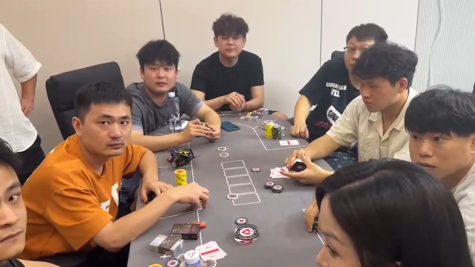 赌场抢生意黑吃黑 现在的00后也太猛了 手持棒球棍 大砍刀 直接进去就是打-赤赤哗热瓜黑料中心