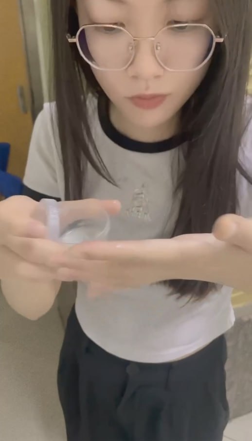 图片[7]-万人求系列 夫妻医院做检查 贴心老婆不让老公打飞机 用嘴伺候鸡吧射在取精杯里-赤赤哗热瓜黑料中心