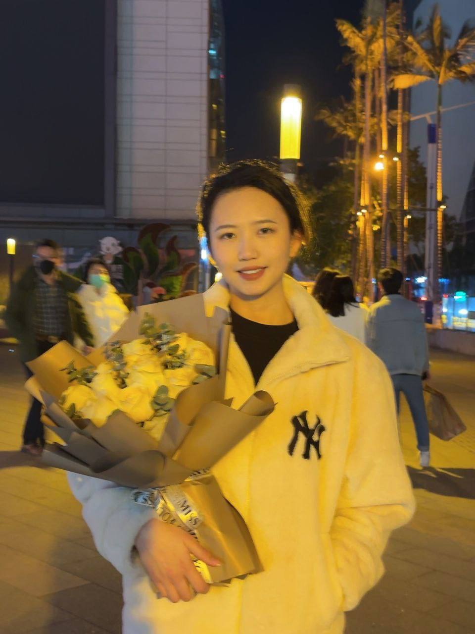 #母狗 #反差 #黑丝 端庄文静女友被调教成反差小母狗，跪着和骑乘深喉口交，穿着-赤赤哗热瓜黑料中心