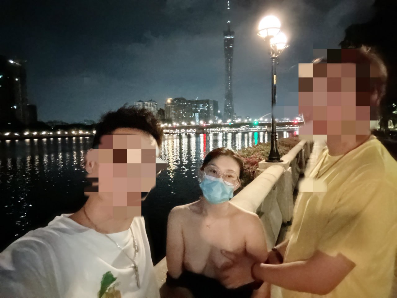 图片[9]-绿帽大神 宇宙的琴弦 把自己的美艳娇妻贡献给自己的小学同学 自己一旁打飞机-赤赤哗热瓜黑料中心