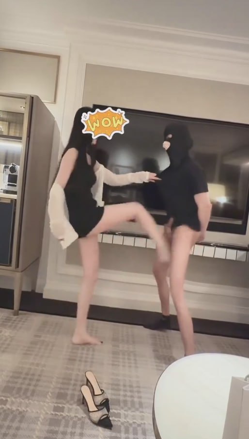 图片[9]-绝对炸裂 女S吃奶的力气狂踢蛋 这哥们估计练过铁布衫 竟然一声不吭-赤赤哗热瓜黑料中心