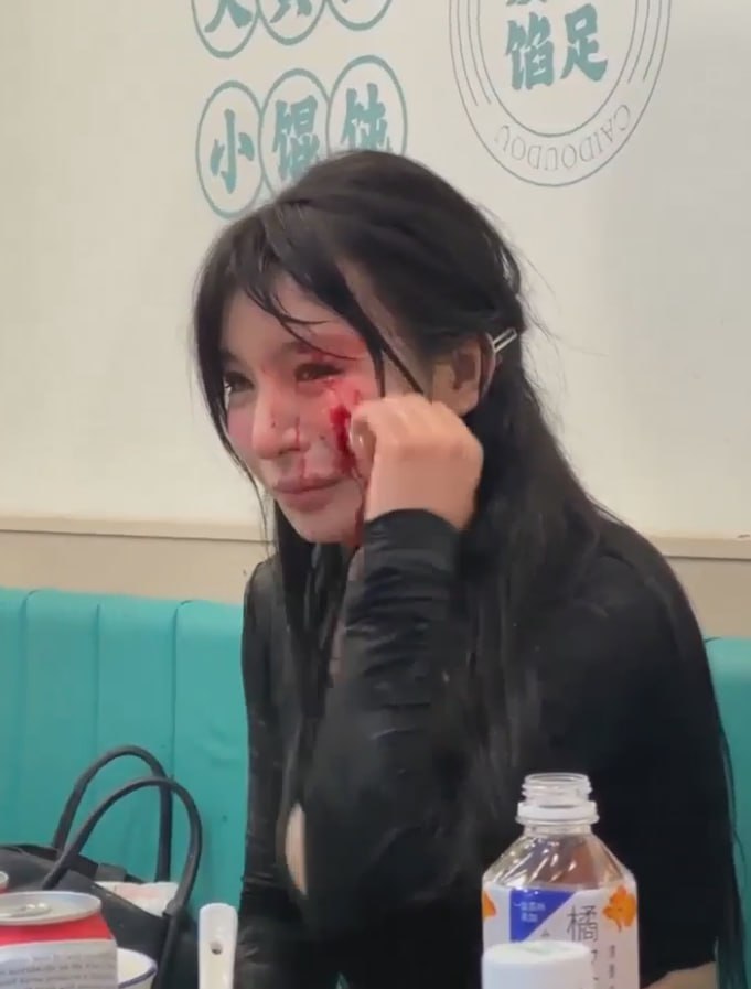 女人打架系列又来了 这次是两个巨乳嫩妹对打 黑衣服巨乳妹被打爆头-赤赤哗热瓜黑料中心