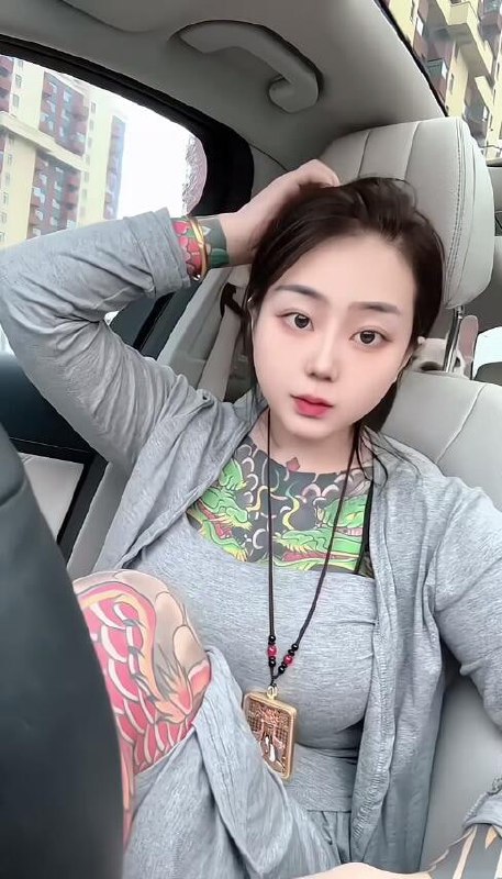快手网红 美美美美如 巨乳纹身骚母猪泄密 人前高冷社会小妹 然后竟然需要出售自己-赤赤哗热瓜黑料中心