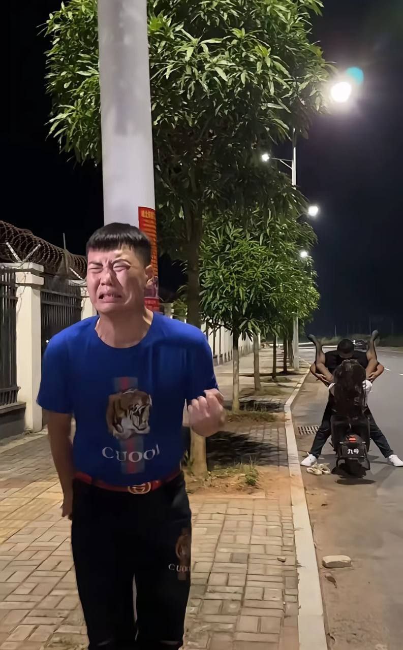 图片[9]-大家都在找的 网图出处帮大家找到了 一个精神小伙摆拍的-赤赤哗热瓜黑料中心