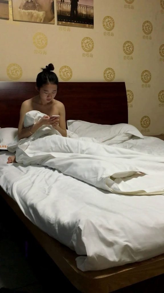 图片[7]-可爱小美女家中和男友多姿势操逼 谁知道被渣男偷拍贩卖视频 妹子浑然不知-赤赤哗热瓜黑料中心