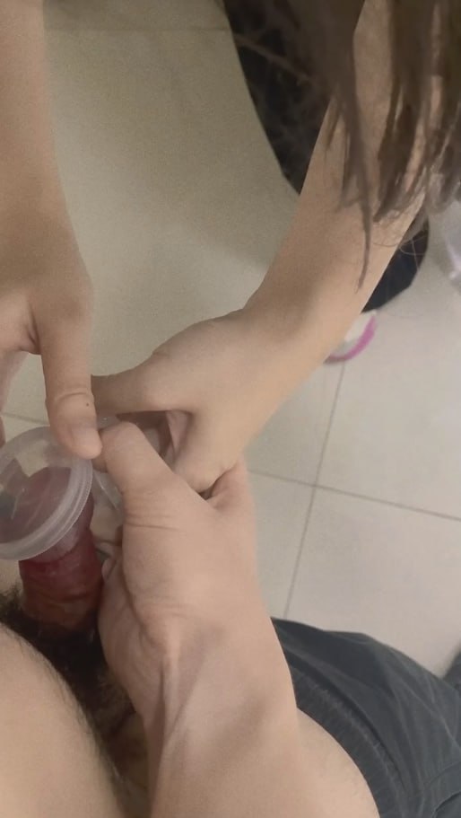图片[8]-万人求系列 夫妻医院做检查 贴心老婆不让老公打飞机 用嘴伺候鸡吧射在取精杯里-赤赤哗热瓜黑料中心