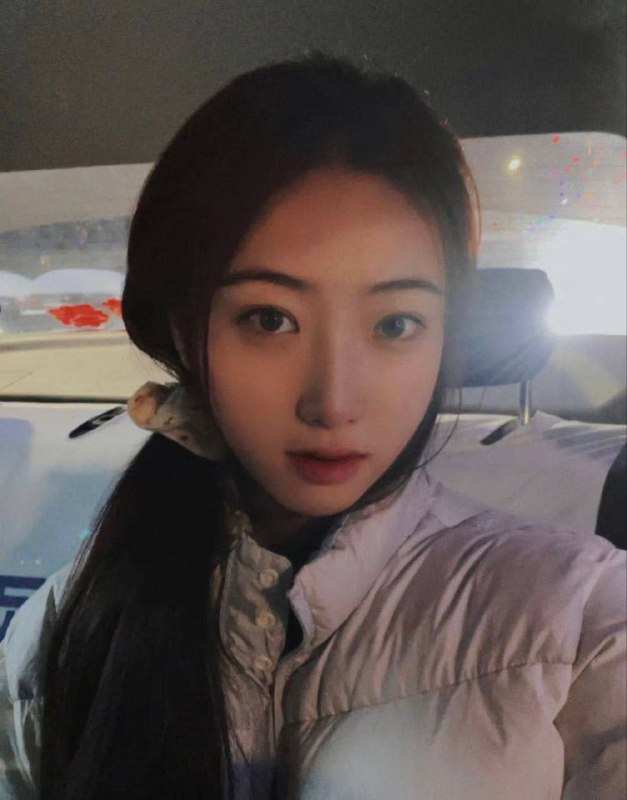 #调教 #口交 #反差 平常乖巧的甜美女孩被男友调教，跪下深喉口交，骑乘后入前后-赤赤哗热瓜黑料中心