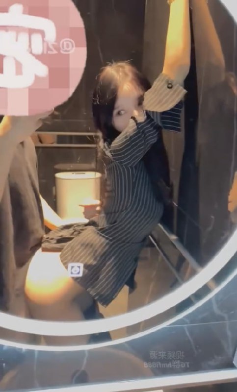 图片[8]-推特超人气气质女神 紫蛋 线下KTV 奖励粉丝 腰被折成了九十度 在厕所翘着屁股-赤赤哗热瓜黑料中心
