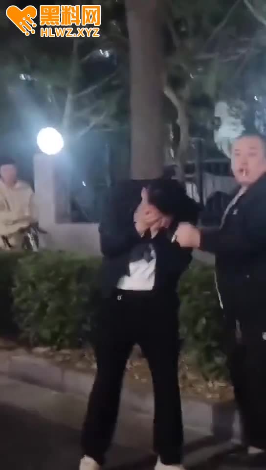 图片[10]-河南小伙偷内衣被当场捉包 疯狂挡脸 拍视频的大哥快笑过去了-赤赤哗热瓜黑料中心