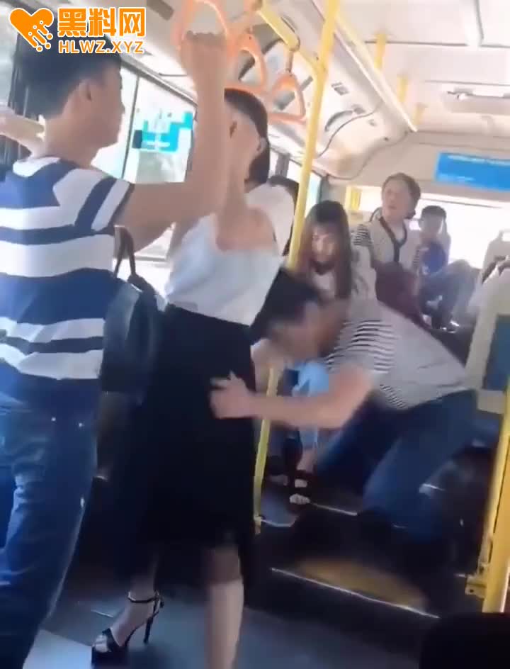 图片[9]-哥们你这装的有点太明显了 这么丝滑就给人家妹子把裙子扒了 一头扎裤裆里不出来了-赤赤哗热瓜黑料中心