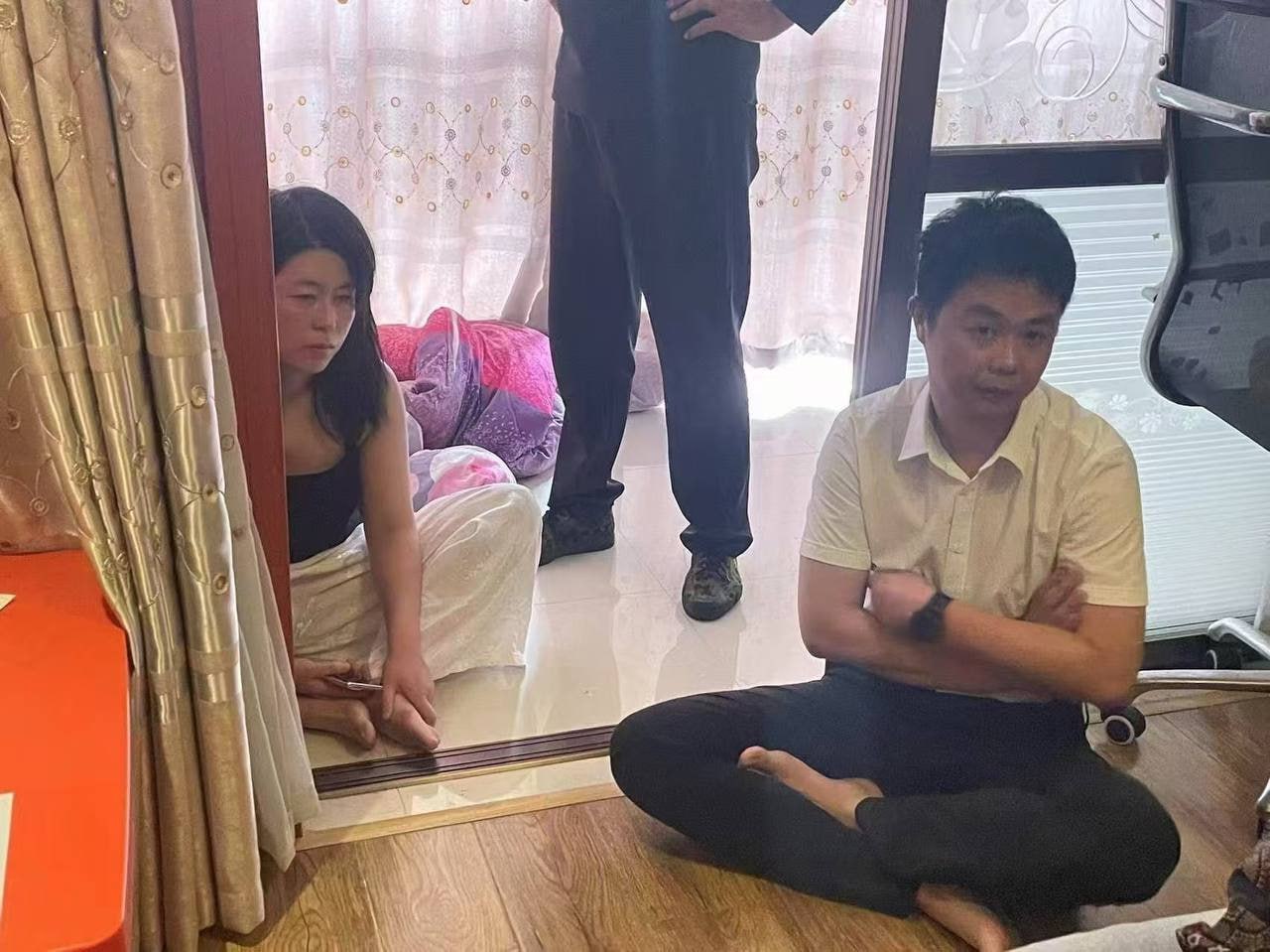 图片[9]-澉浦镇副镇长金明飞 偷情海盐县艺术协会副主席苏小乔 被妻子及其家人捉奸在床并视频-赤赤哗热瓜黑料中心