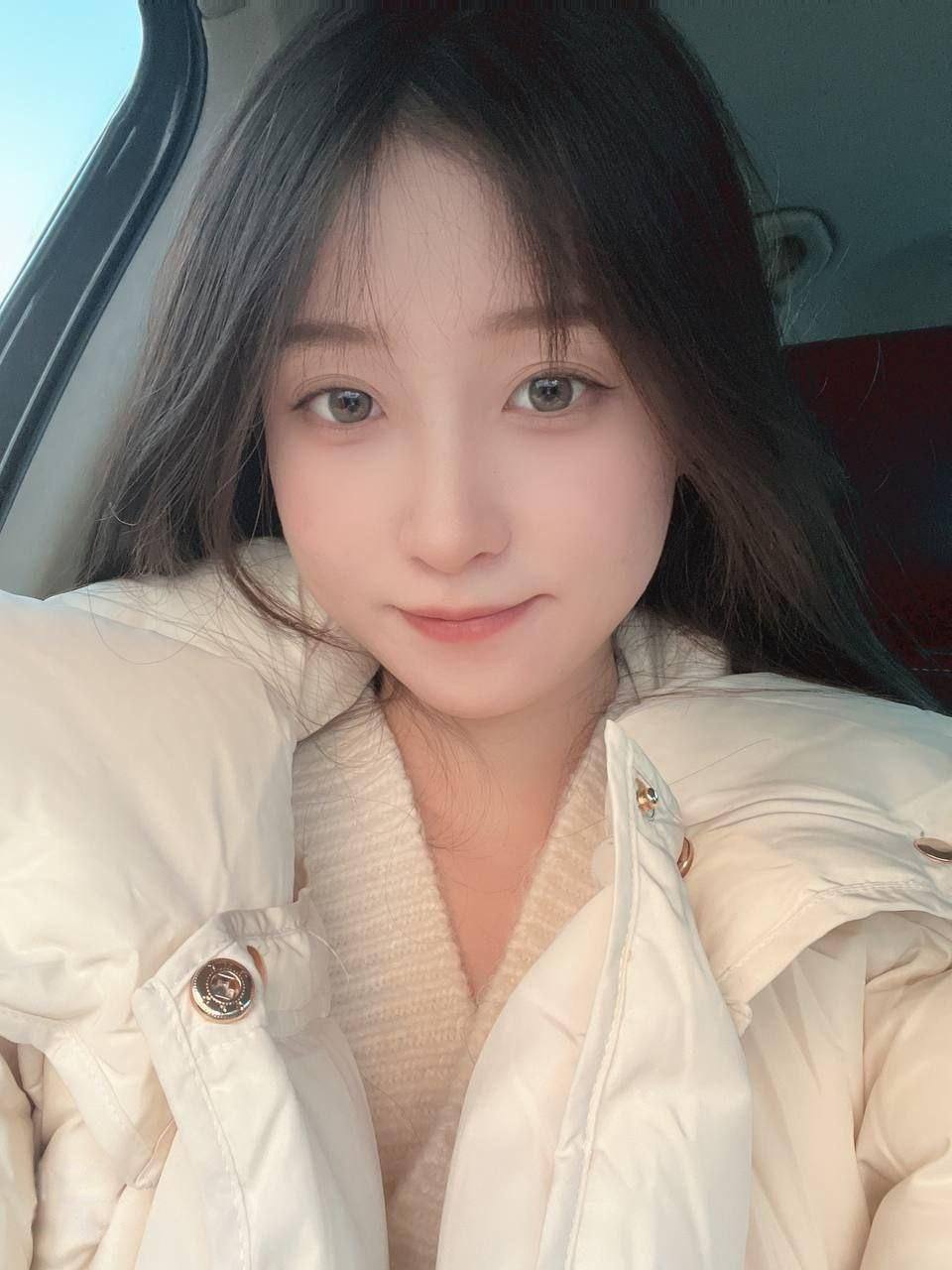 极品校花女神被调教成床上小母狗，在沙发上骑乘做爱，被后入使劲怼臀部，配合温柔口交-赤赤哗热瓜黑料中心
