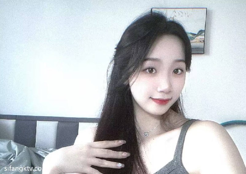#校花 #母狗 #口交 高颜值校花女神与金主做爱视频曝光。温柔舌舔JB，配合深喉-赤赤哗热瓜黑料中心