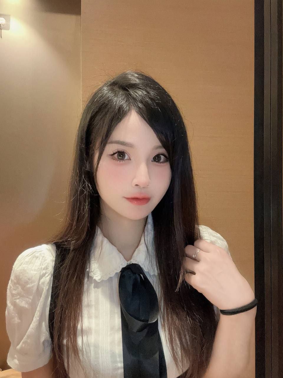 #口交 #大学生 #反差 高颜值反差婊女大学生与男友啪啪视频流出。温柔舌舔JB，-赤赤哗热瓜黑料中心
