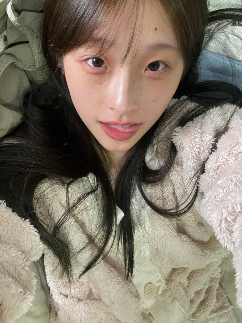#清纯 #女大学生 #白嫩 极品清纯女大学生给金主定制视频曝光。蒙眼搔首弄姿，吮-赤赤哗热瓜黑料中心