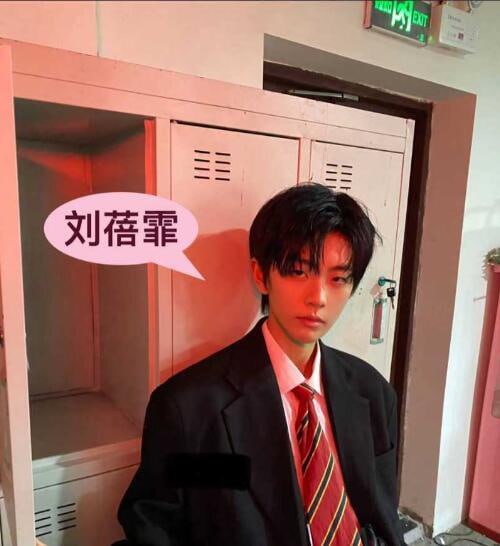明星+女团+家暴+女同百合 吃大瓜了家人们！SH48女团成员 费沁源家暴尤可莹被-赤赤哗热瓜黑料中心