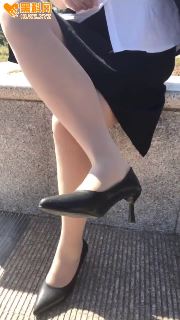 图片[11]-变态老公 要求老婆在儿子面前露出 自己在旁边拍摄 场面非常刺激-赤赤哗热瓜黑料中心