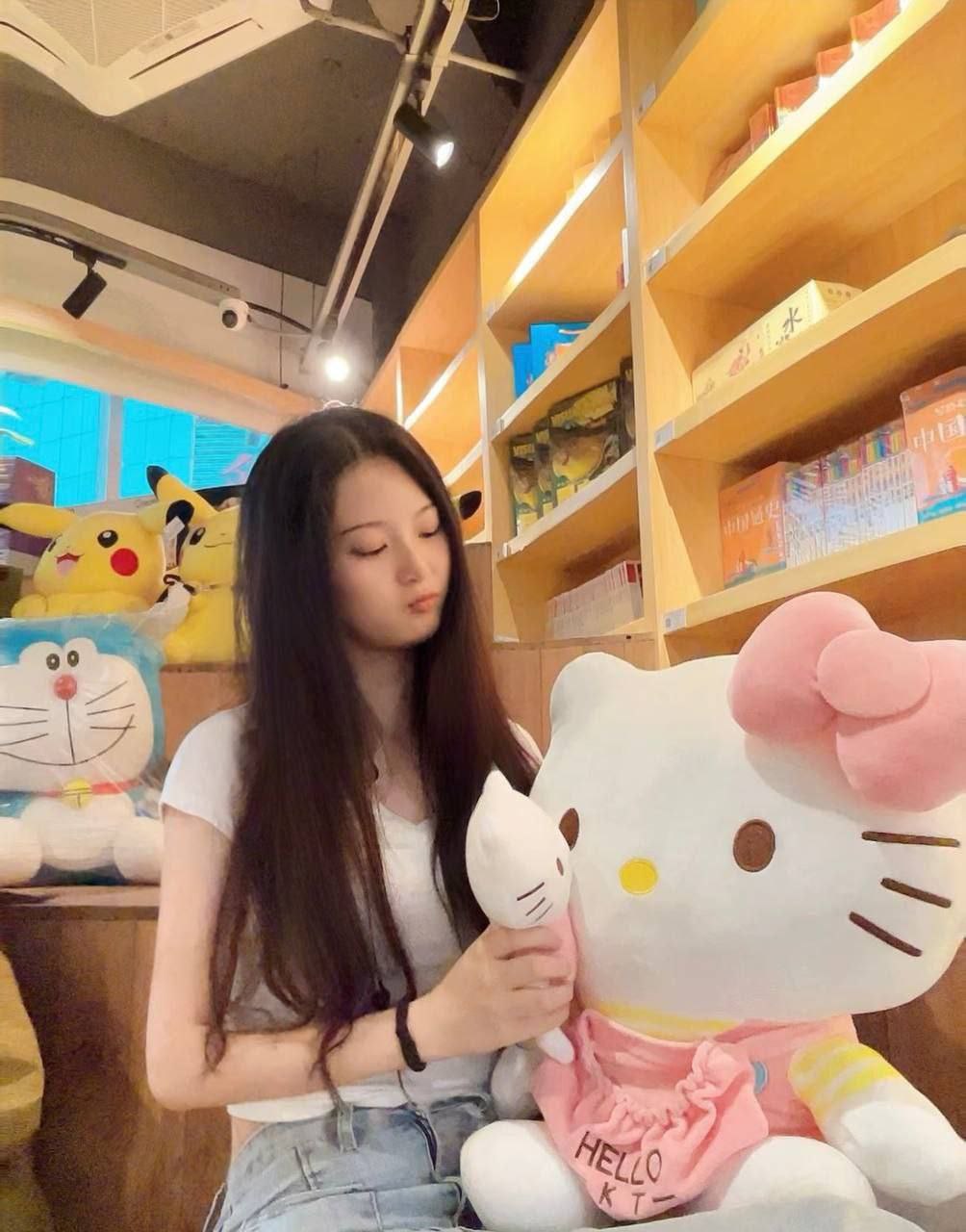 05年清纯长发学生妹做爱视频意外流出，男友后入使劲怼臀部，被狠狠调教吐舌头，全程-赤赤哗热瓜黑料中心