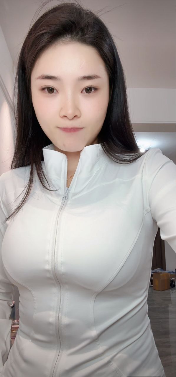 #反差 #内射 #微胖 微胖反差婊沦被金主狠狠调教。站着被后入使劲怼臀部，无套内-赤赤哗热瓜黑料中心