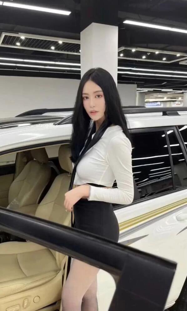图片[10]-抖音卖车网红 保时捷4S店极品销售 小瑶瑶c 下海跟金主裸聊泄密 淫语骚话不断-赤赤哗热瓜黑料中心