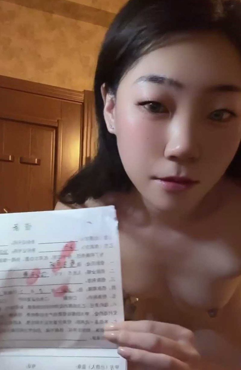 图片[10]-山东高颜值御姐 程子夏 因无力偿还裸贷泄密 不但把裸贷视频曝光还被债主拉去3P吃-赤赤哗热瓜黑料中心