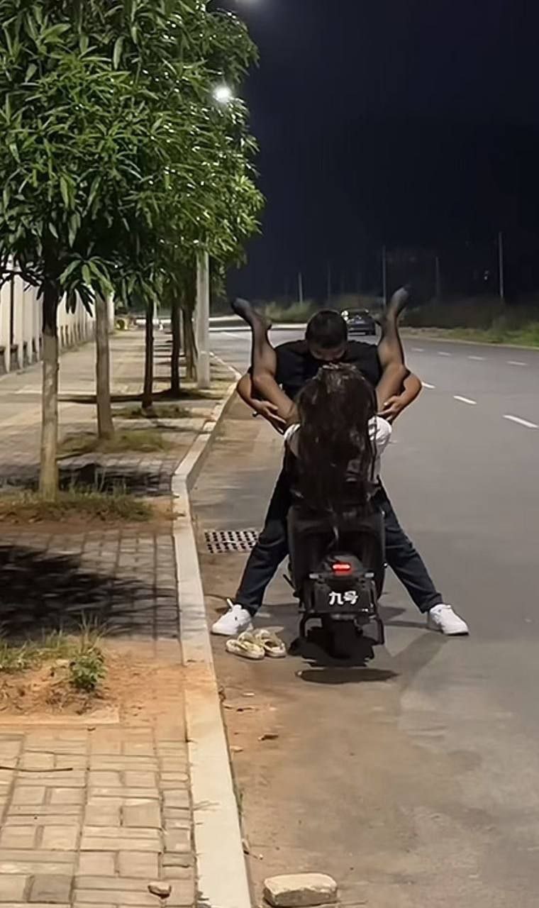 图片[7]-大家都在找的 网图出处帮大家找到了 一个精神小伙摆拍的-赤赤哗热瓜黑料中心