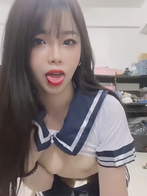 台湾抖音卖货小网红 颜值非常高 被榜一大哥私下网调成母狗 跪地爬行自慰高潮喷水-赤赤哗热瓜黑料中心
